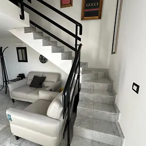 https://appartamento-in-marmo-a-prato.it-tuscanyhotel.com